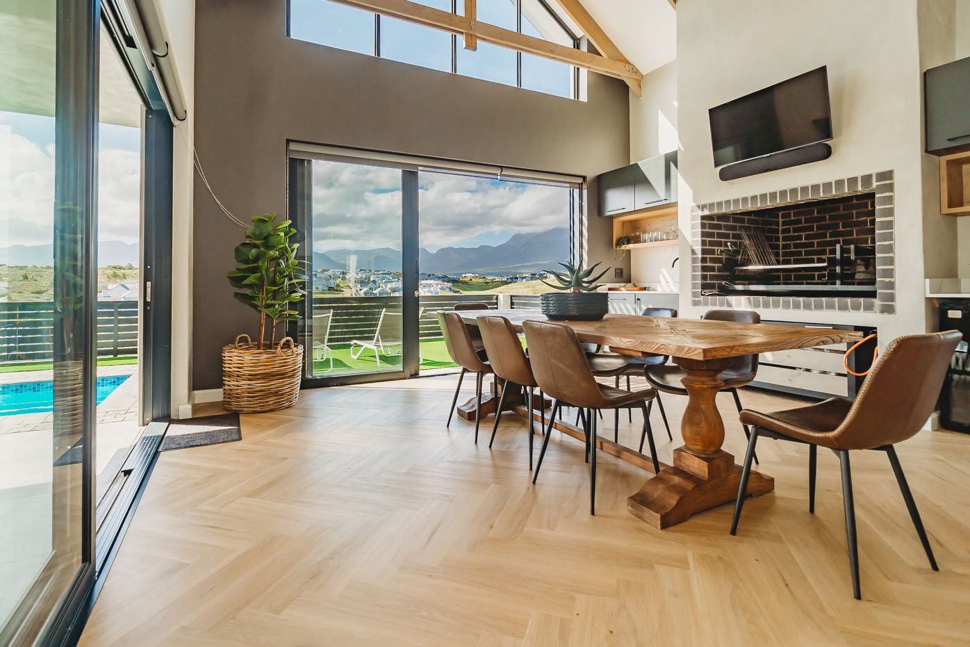 More photos of 40 Ridge Drive