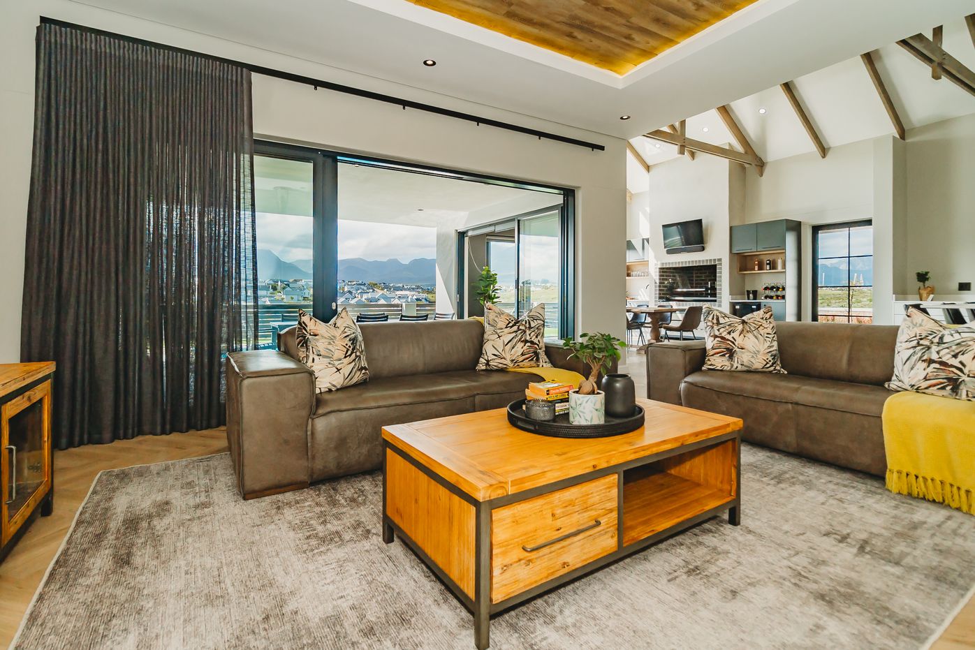 More photos of 40 Ridge Drive