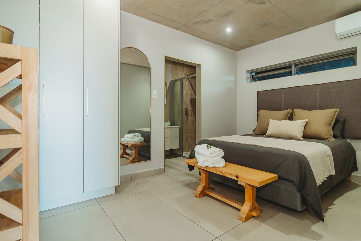 More photos of Dolfyn Villas